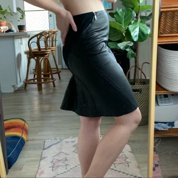 DONATED | Elie Tahari | Black Leather & Wool Skirt - Picture 3 of 7
